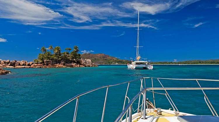 In catamarano